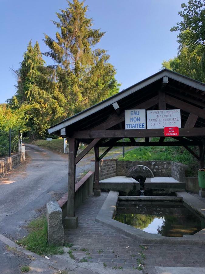 Aux Lettres Du Lavoir Vila La Rivière-Saint-Sauveur Exterior foto