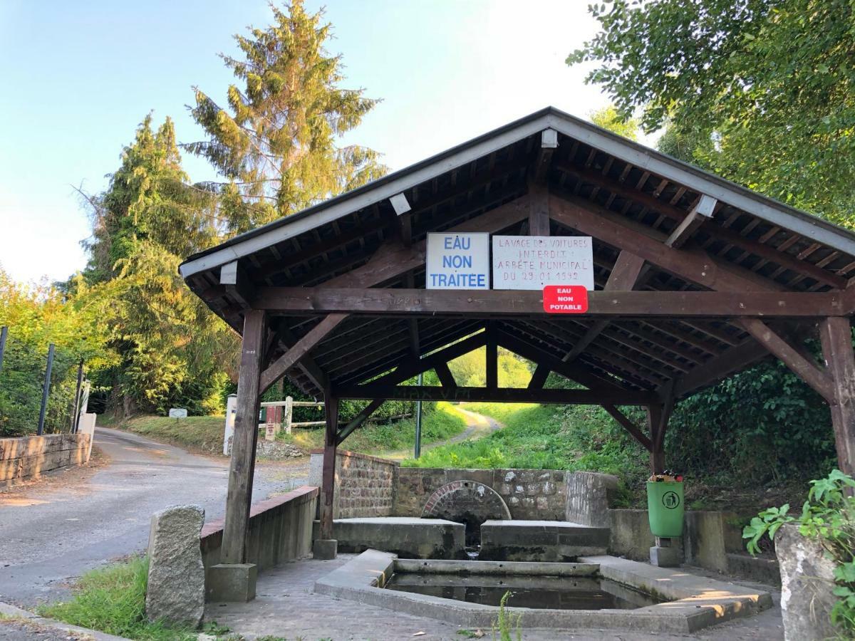 Aux Lettres Du Lavoir Vila La Rivière-Saint-Sauveur Exterior foto