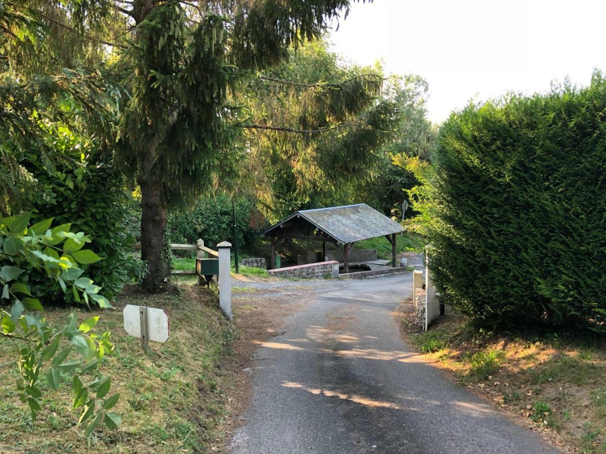 Aux Lettres Du Lavoir Vila La Rivière-Saint-Sauveur Exterior foto