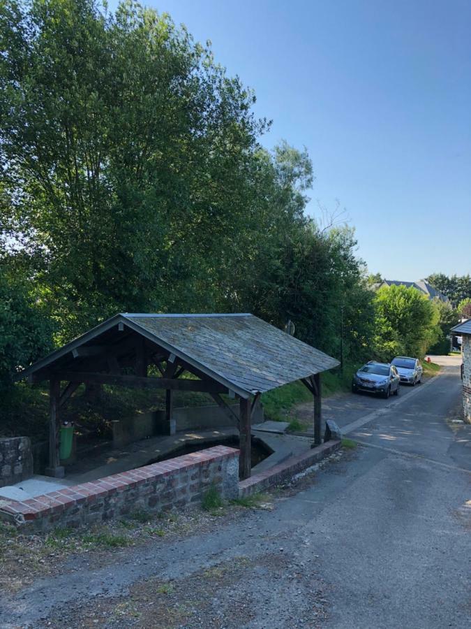 Aux Lettres Du Lavoir Vila La Rivière-Saint-Sauveur Exterior foto